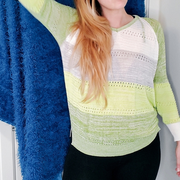 🍭 3 x $25* Light-weight Green athleisure Sweater - Picture 6 of 7